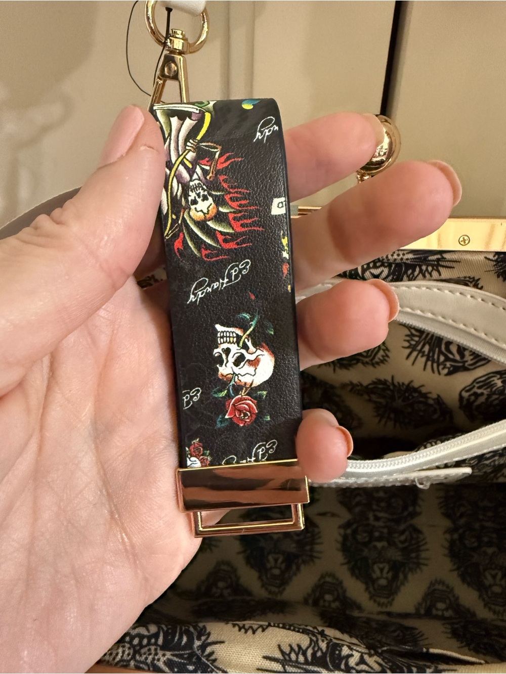 Ed Hardy Rhinestone Tiger Kiss Lock Shoulder Bag Purse and Keychain - Picture 7 of 8